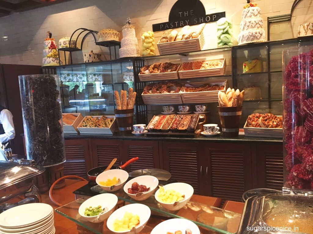 Sunday Brunch at The Lalit 24/7 Restaurant