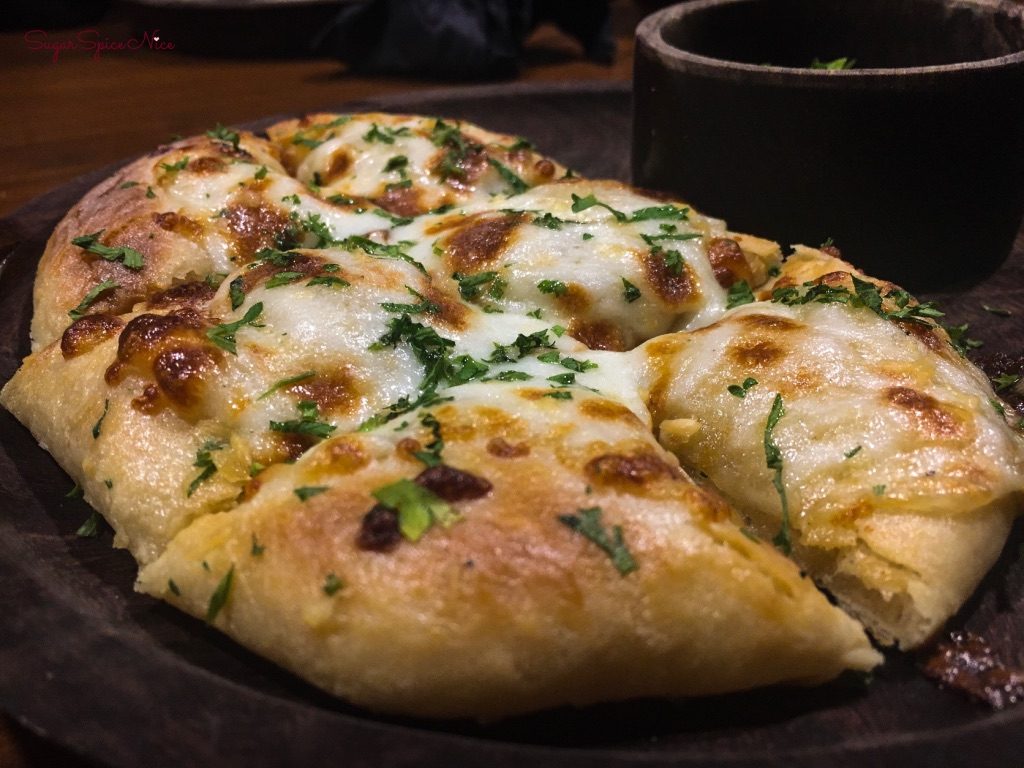 Pi Pizzeria garlic bread with mozarella